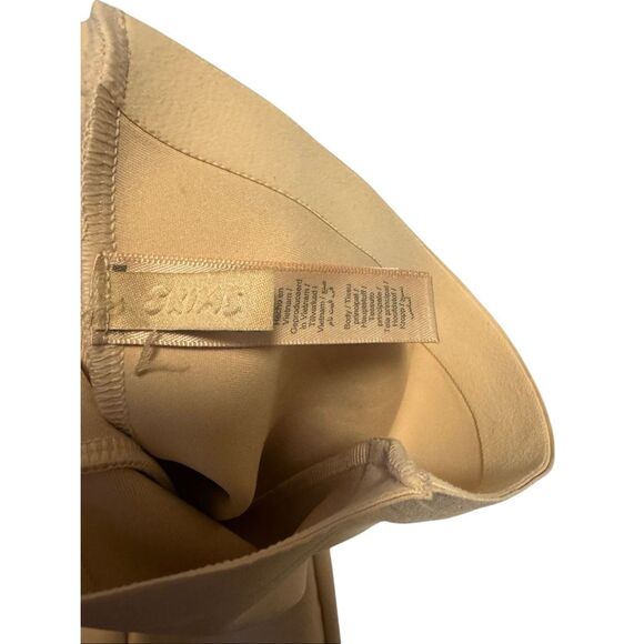 Skims size XS high waisted shapewear shorts - new - Picture 3 of 7